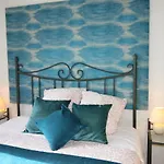 לינה וארוחת בוקר Le Clos Auvergnat 3*